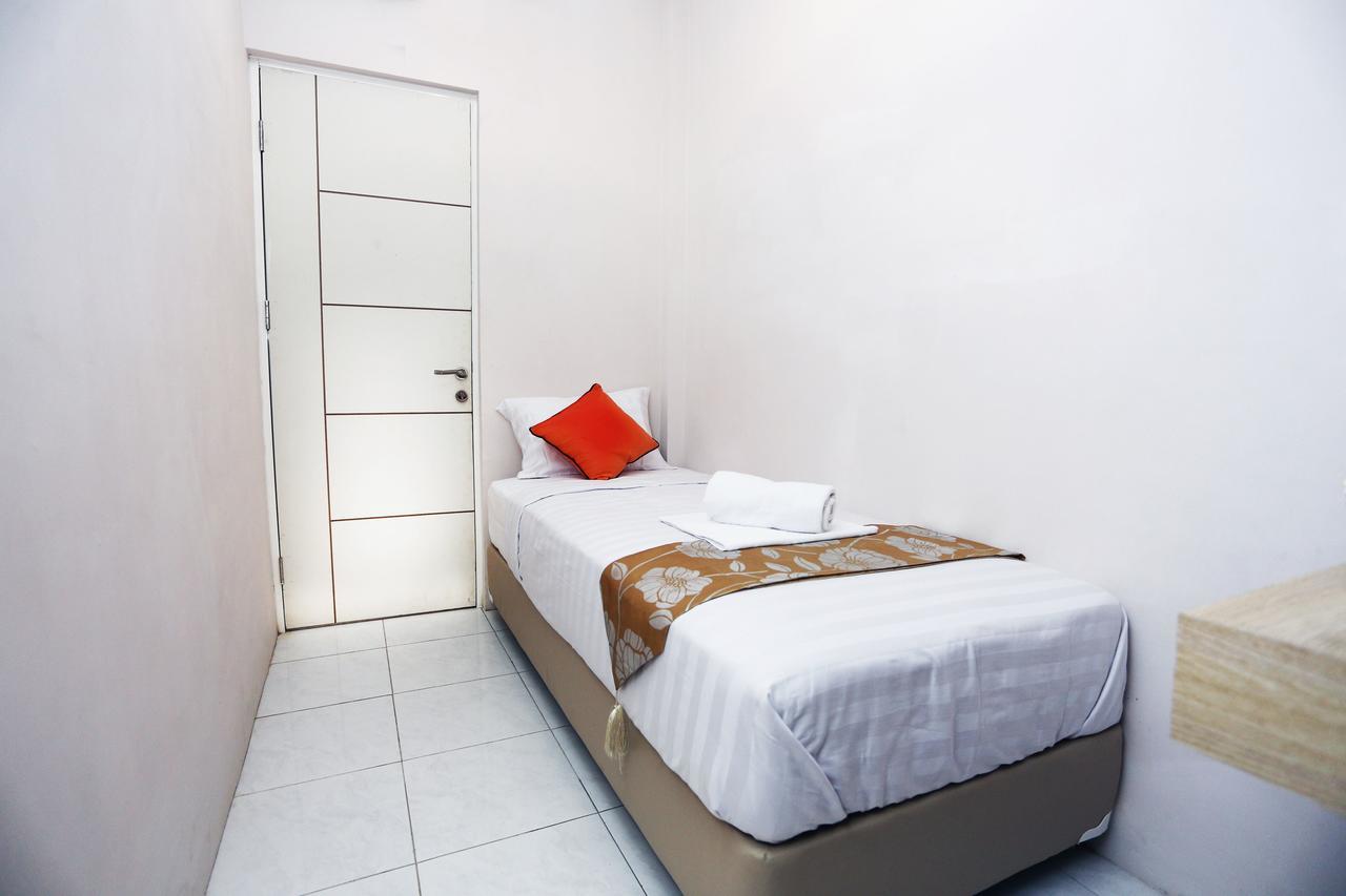 C.Stone Hotel Surabaya Exterior foto